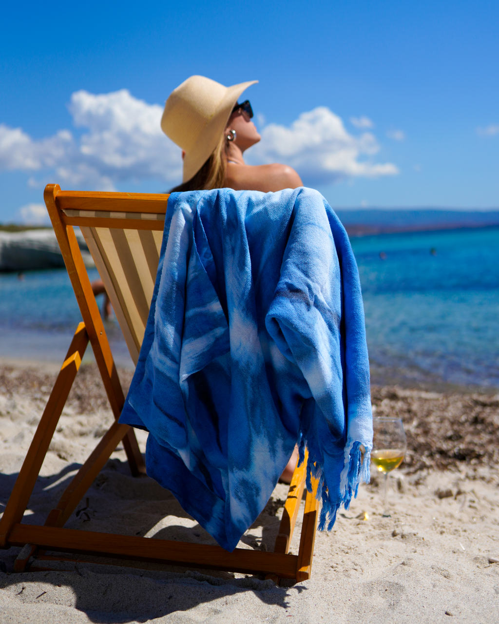 XXL Beach Blanket 200x200 cm Ocean Blue & White Tie Dye – Hammam Towel-1