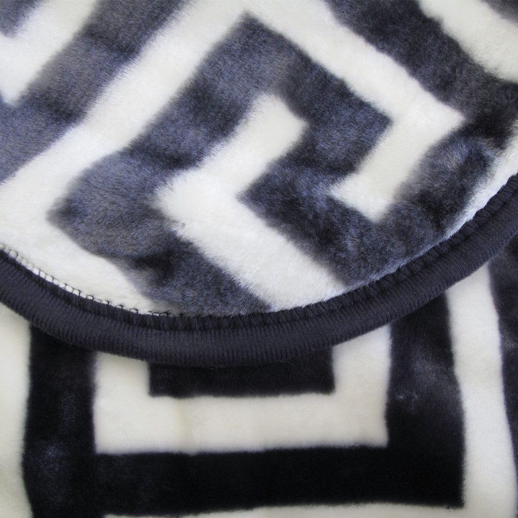 NNEDSZ Bloomington 800GSM Greek Key Charcoal Winter Premium Quality 1 Ply Mink Blanket King