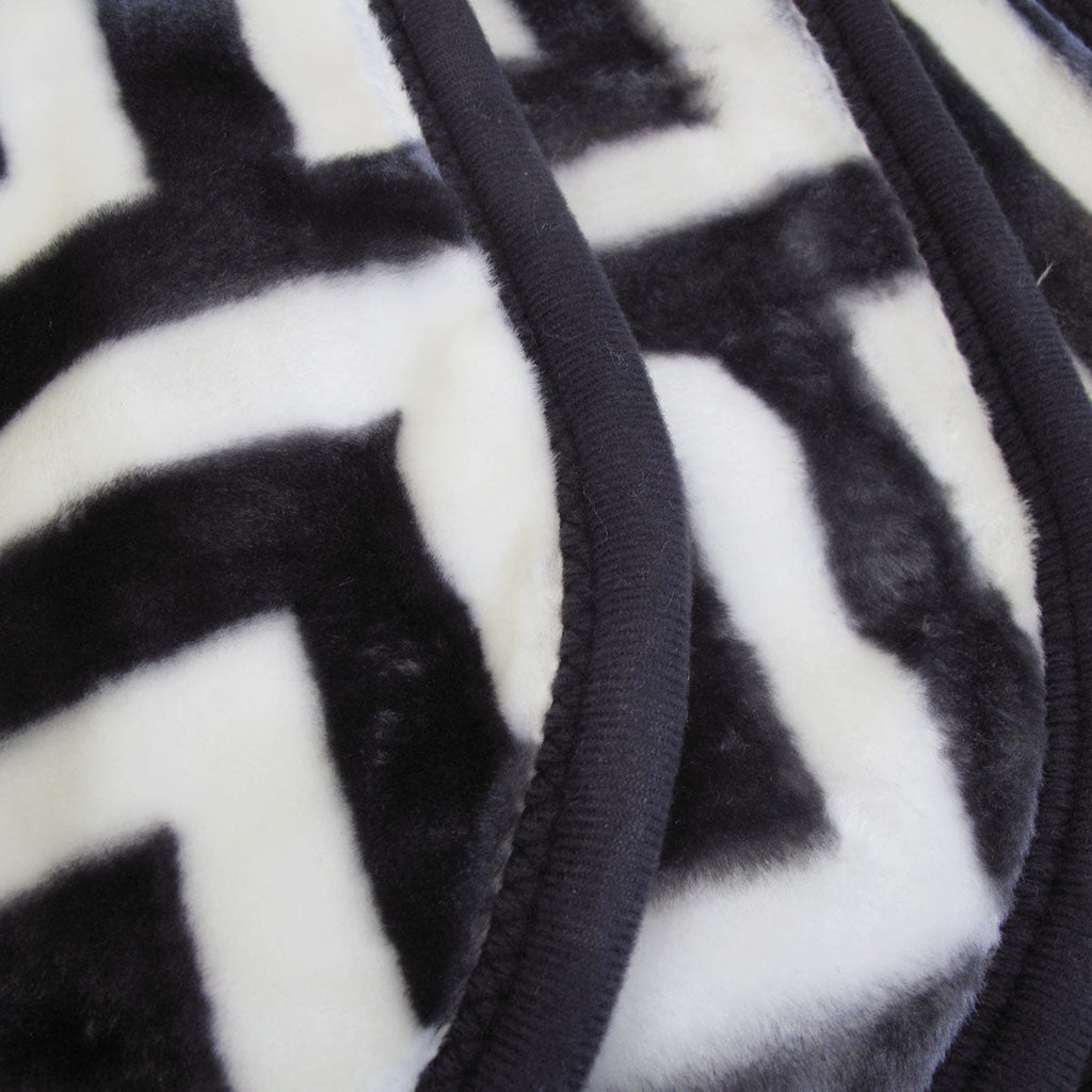 NNEDSZ Bloomington 800GSM Greek Key Charcoal Winter Premium Quality 1 Ply Mink Blanket King