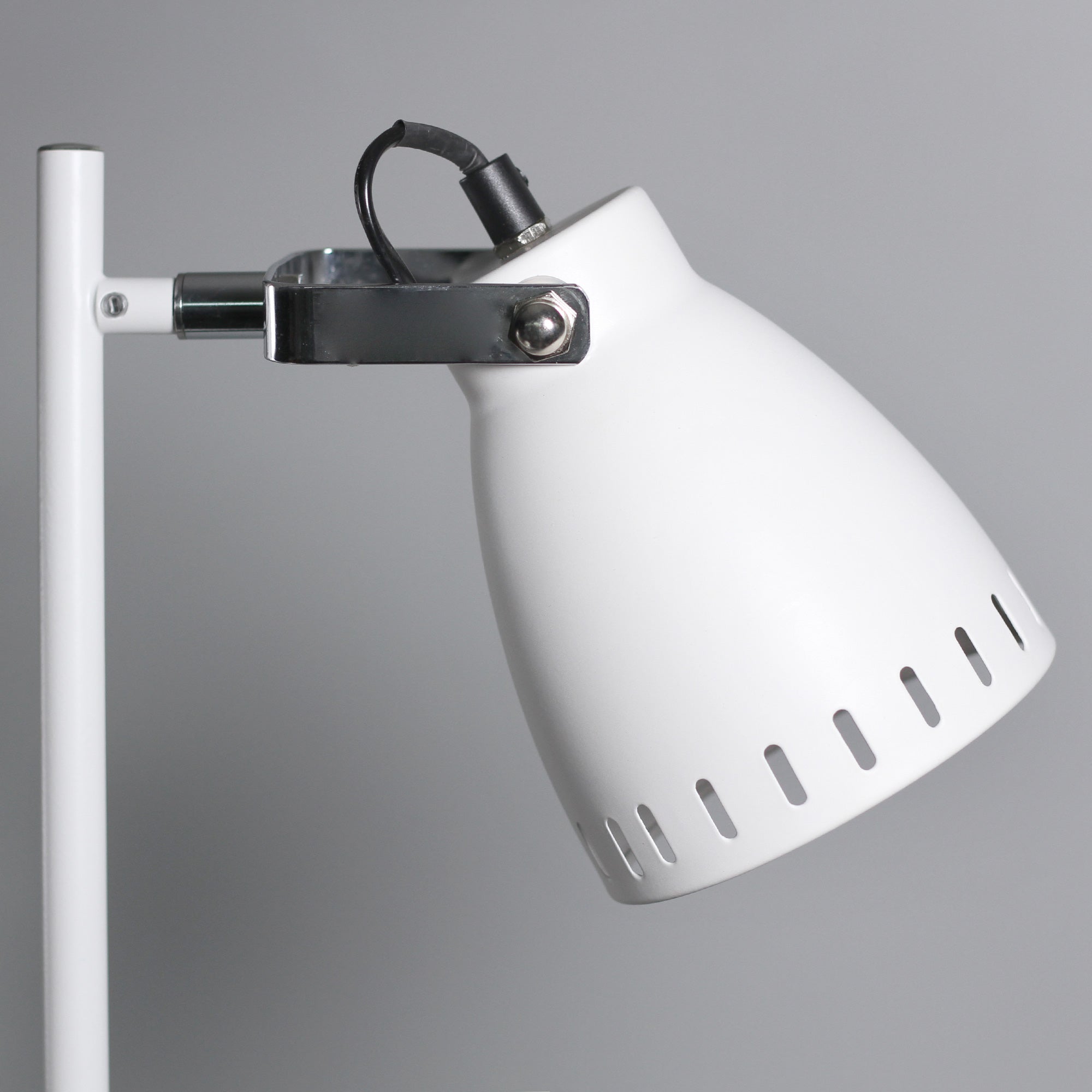 NNEDSZ Audrey Floor Lamp - White