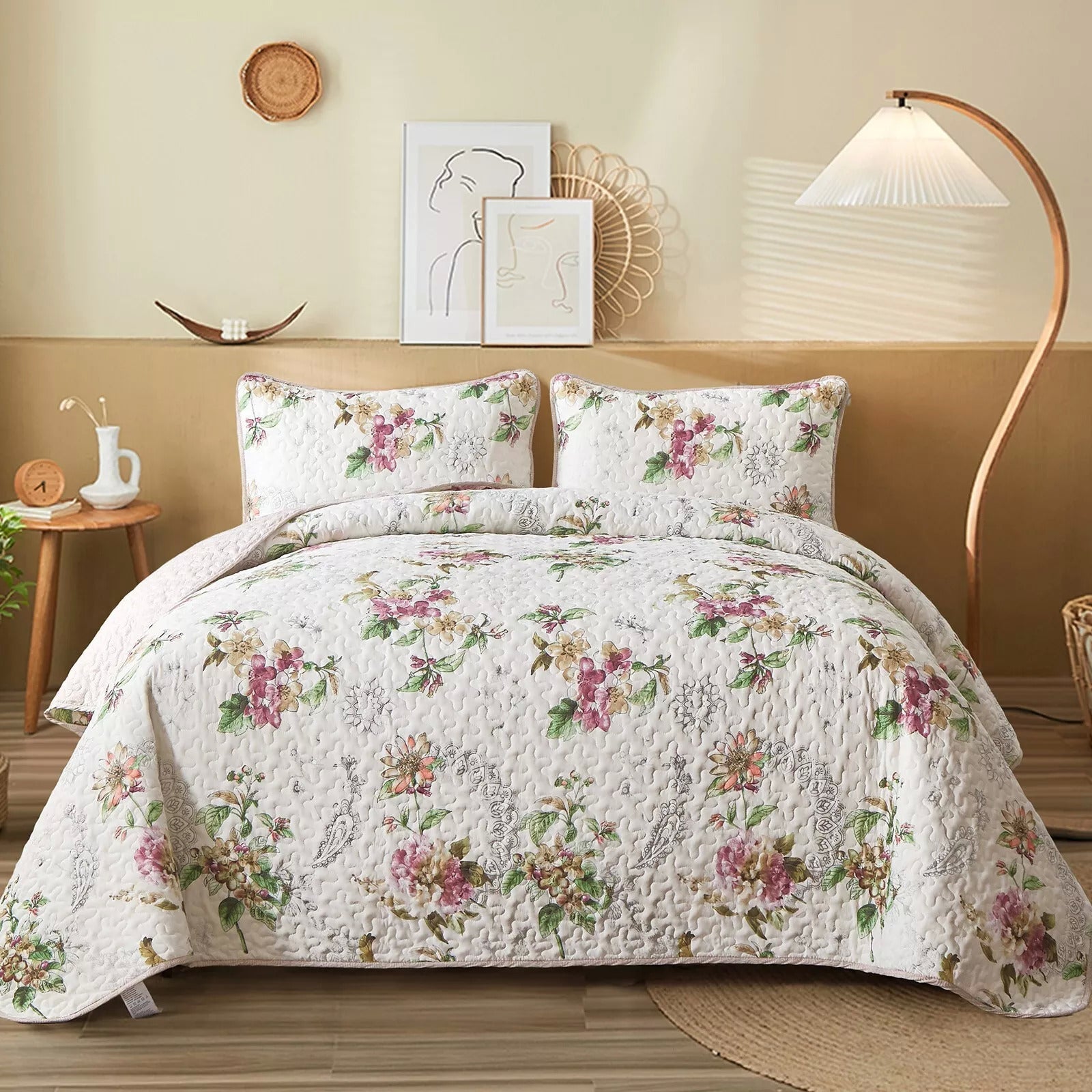 NNEDSZ Artisan Quilted Coverlet and Pillowcases Set: A Masterpiece for Your Bed - Queen size