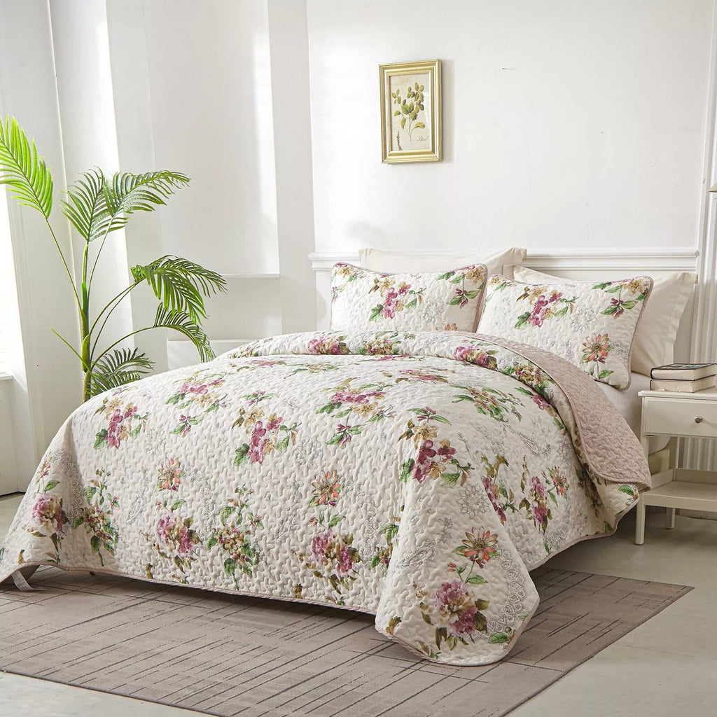 NNEDSZ Artisan Quilted Coverlet and Pillowcases Set: A Masterpiece for Your Bed - Queen size