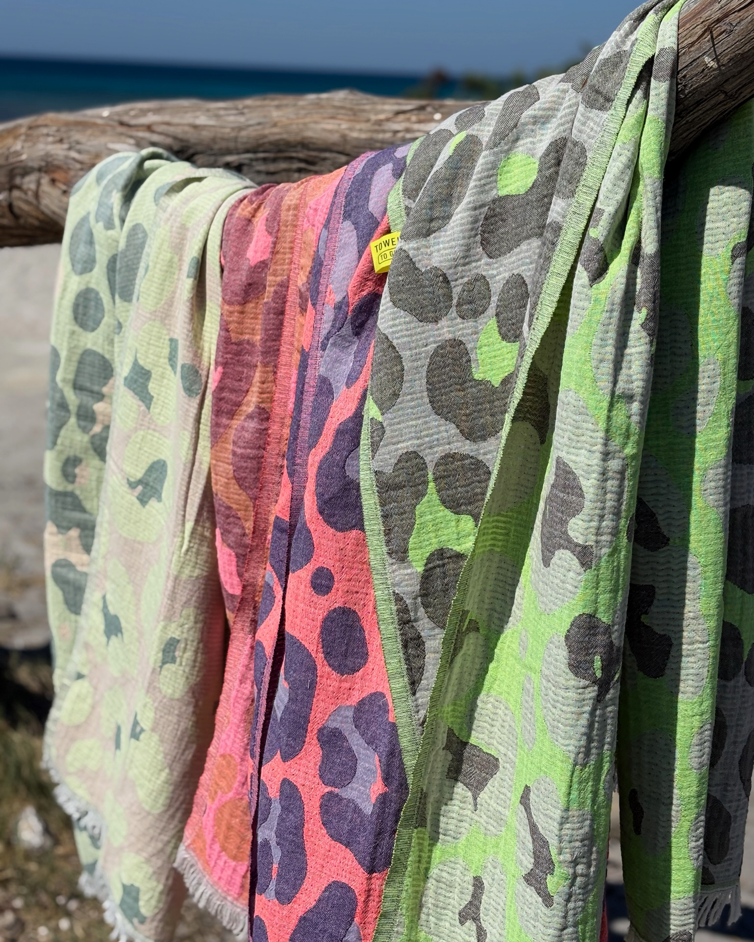 Quick-Dry Cotton Towel – Lightweight Beach & Travel Towel – Grey & Lime – Jacquard Neon Safari-4